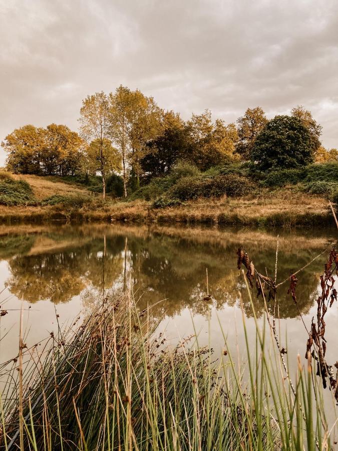 La Ferme Du Pont De Maumy, Cabane Au Bord De L'Etang Et Bain Nordique Busserolles Luaran gambar