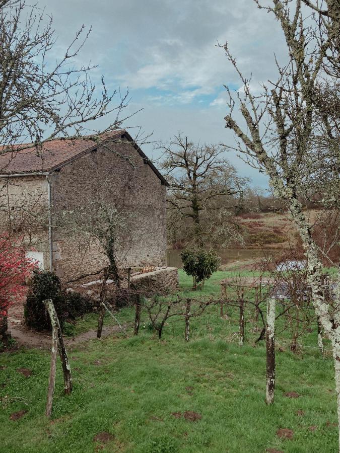 La Ferme Du Pont De Maumy, Cabane Au Bord De L'Etang Et Bain Nordique Busserolles Luaran gambar