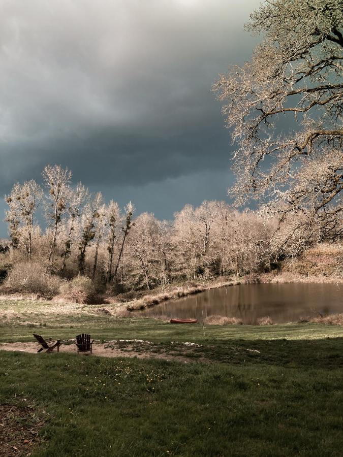 La Ferme Du Pont De Maumy, Cabane Au Bord De L'Etang Et Bain Nordique Busserolles Luaran gambar