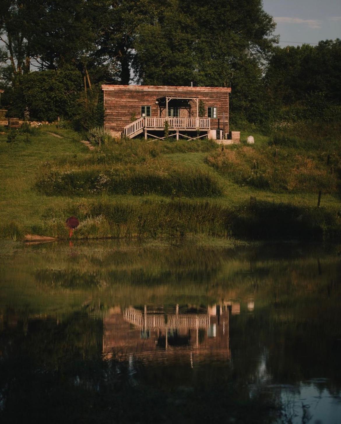 La Ferme Du Pont De Maumy, Cabane Au Bord De L'Etang Et Bain Nordique Busserolles Luaran gambar