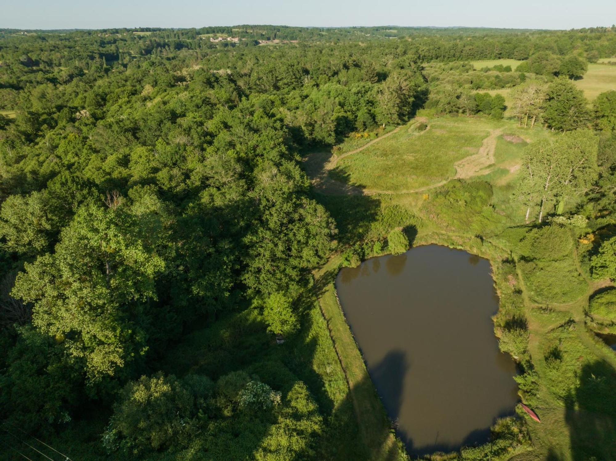 La Ferme Du Pont De Maumy, Cabane Au Bord De L'Etang Et Bain Nordique Busserolles Luaran gambar